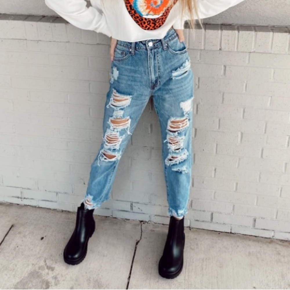 Distressed high rise jean Size 29/11